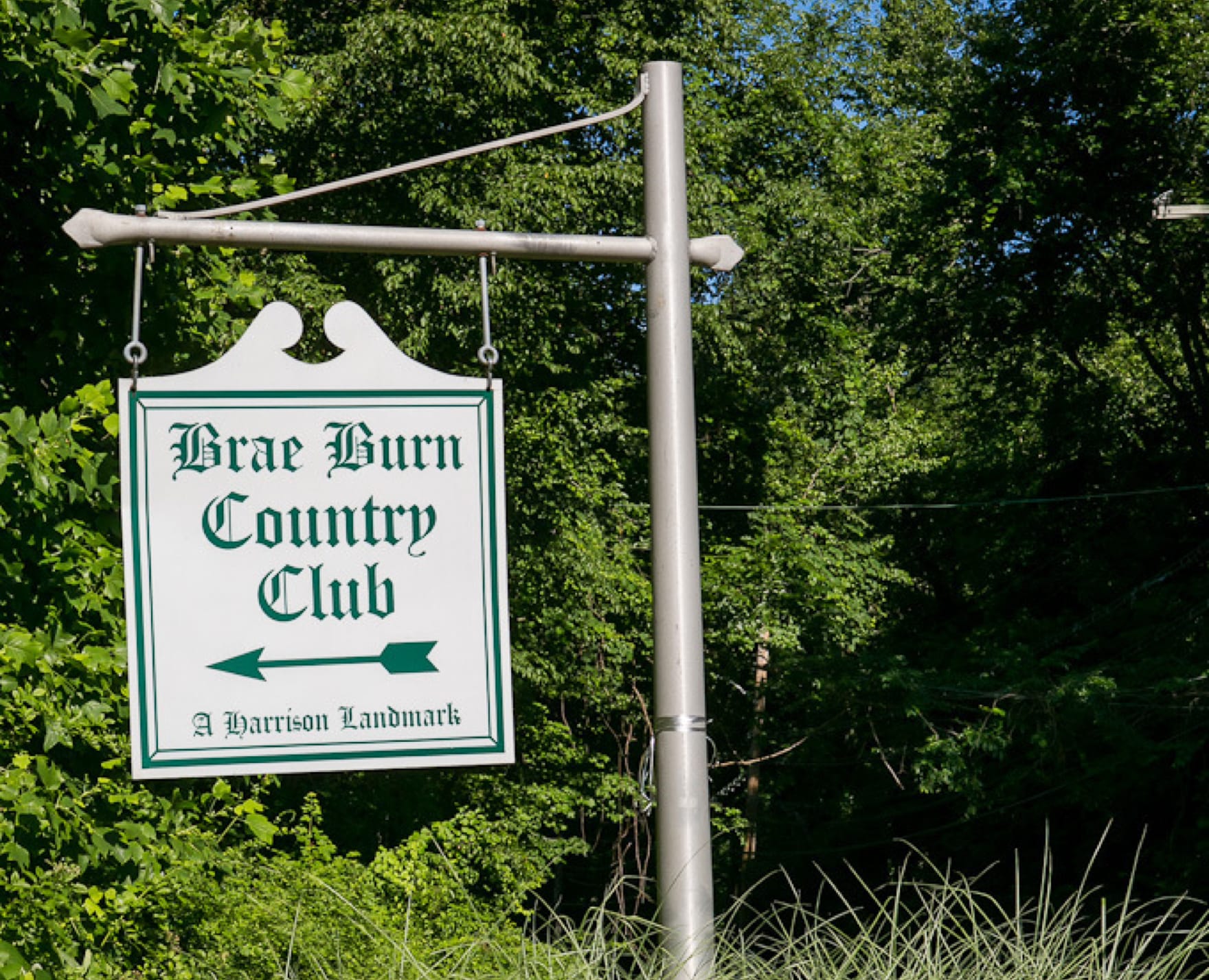 Brae Burn golf club sign