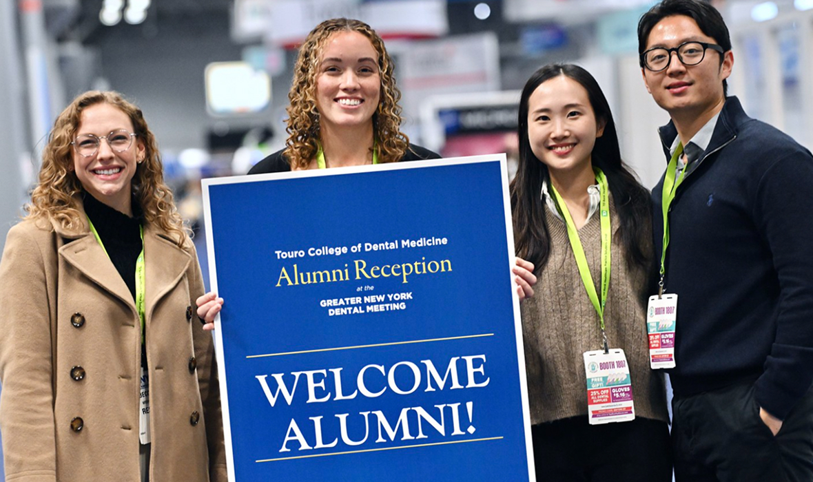 Group of alumni smiling at alumni reception