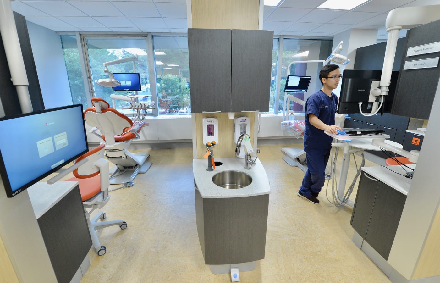photo of dental clinic